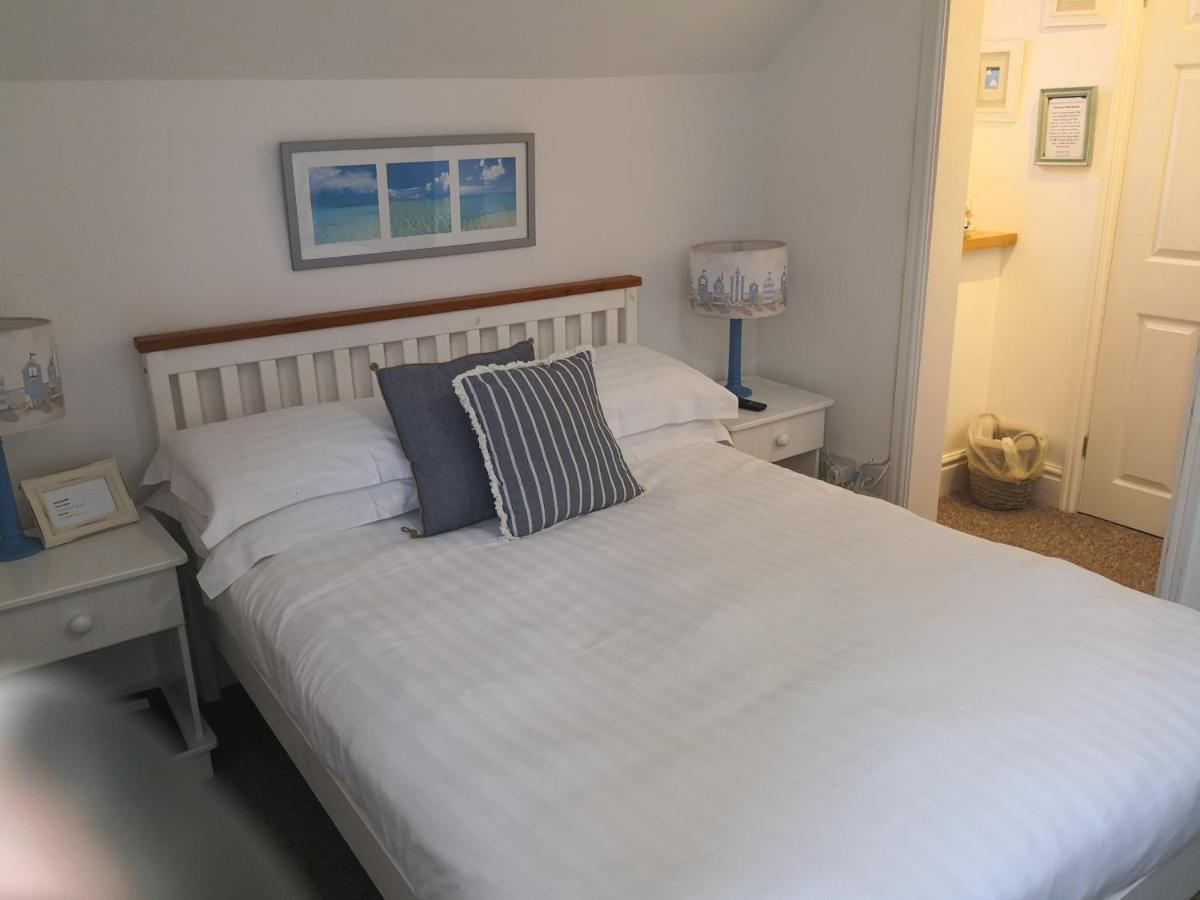 Sunset Guest House Hunstanton Εξωτερικό φωτογραφία A bedroom at the Old Ship Hotel