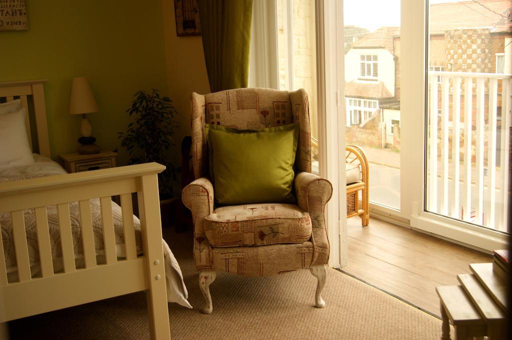 Sunset Guest House Hunstanton Δωμάτιο φωτογραφία A wing chair