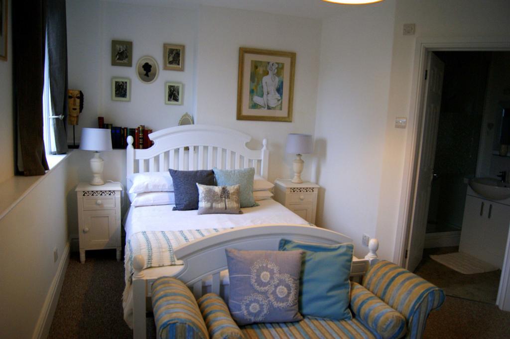 Sunset Guest House Hunstanton Εξωτερικό φωτογραφία A bedroom in a typical B&B